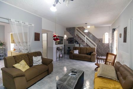 Casa à venda com 327m², 4 quartos e 4 vagasSala