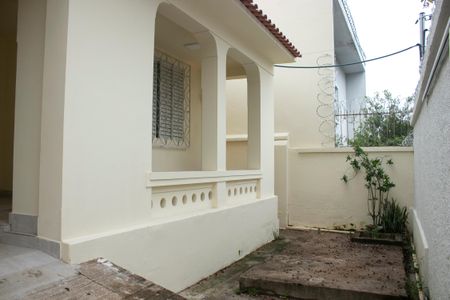 Casa para alugar com 238m², 3 quartos e 1 vaga Casa para alugar com 238m², 3 quartos e 1 vagaVaranda