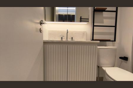 Banheiro de kitnet/studio para alugar com 1 quarto, 24m² em Chácara Klabin, São Paulo