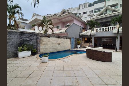 Casa de condomínio para alugar com 400m², 5 quartos e 3 vagasÁrea externa 