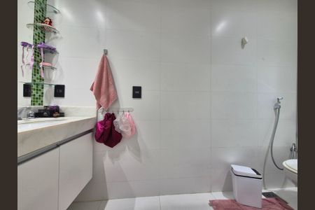 Casa de condomínio para alugar com 400m², 5 quartos e 3 vagasBanheiro 