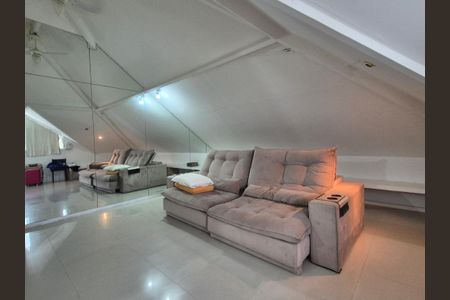 Casa de condomínio para alugar com 400m², 5 quartos e 3 vagasSótão 