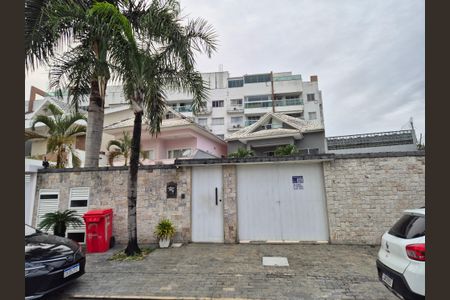 Casa de condomínio para alugar com 400m², 5 quartos e 3 vagasFachada 