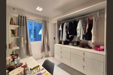 Casa de condomínio para alugar com 400m², 5 quartos e 3 vagasCloset 