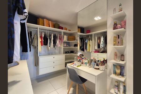 Casa de condomínio para alugar com 400m², 5 quartos e 3 vagasCloset 