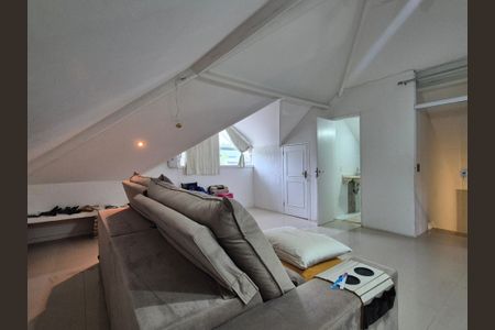 Casa de condomínio para alugar com 400m², 5 quartos e 3 vagasSótão 