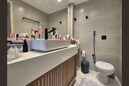 Casa de condomínio para alugar com 400m², 5 quartos e 3 vagasBanheiro 