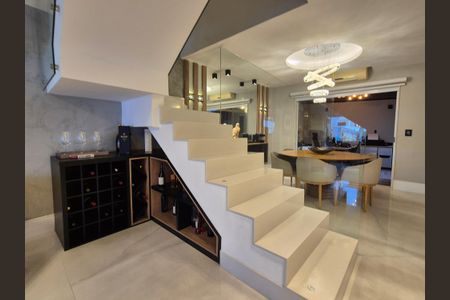 Casa de condomínio para alugar com 400m², 5 quartos e 3 vagasEscada 