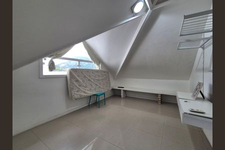 Casa de condomínio para alugar com 400m², 5 quartos e 3 vagasQuarto 