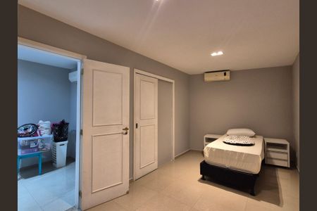 Casa de condomínio para alugar com 400m², 5 quartos e 3 vagasEdiícula quarto 