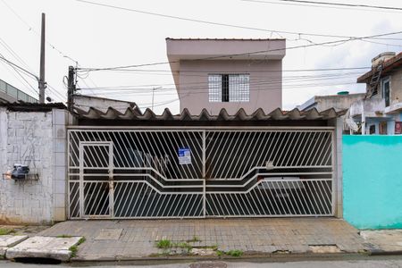 Casa para alugar com 60m², 2 quartos e 1 vagaFachada do imóvel - Placa instalada no portão - Código da placa: PFWM-406