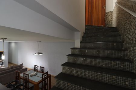 Apartamento à venda com 138m², 2 quartos e 2 vagasEscada para a cobertura