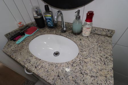 Apartamento à venda com 138m², 2 quartos e 2 vagasBanheiro da Suíte - Pia