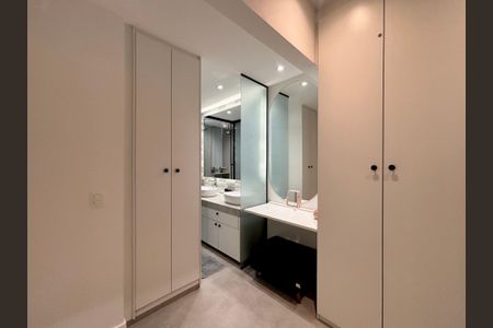 Apartamento à venda com 85m², 2 quartos e 1 vagaSuíte - banheiro