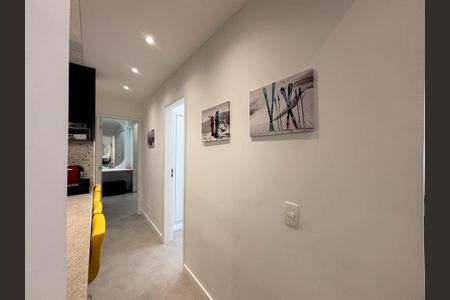 Apartamento à venda com 85m², 2 quartos e 1 vagaSala - corredor de acesso aos quartos