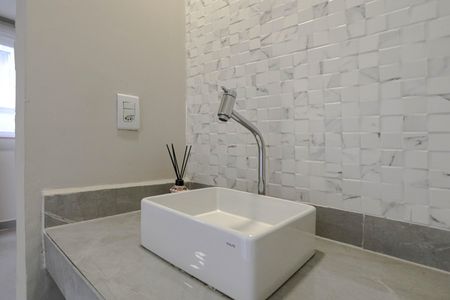 Apartamento para alugar com 47m², 2 quartos e 1 vaga Apartamento para alugar com 47m², 2 quartos e 1 vagaBanheiro