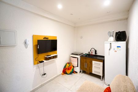 Sala e cozinha de apartamento para alugar com 2 quartos, 30m² em Chácara Santo Antônio (Zona Leste), São Paulo