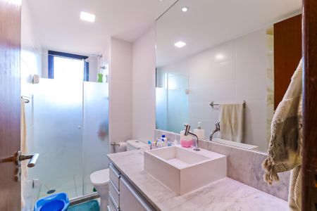 Apartamento à venda com 60m², 2 quartos e 1 vaga Apartamento à venda com 60m², 2 quartos e 1 vagaBanheiro Social