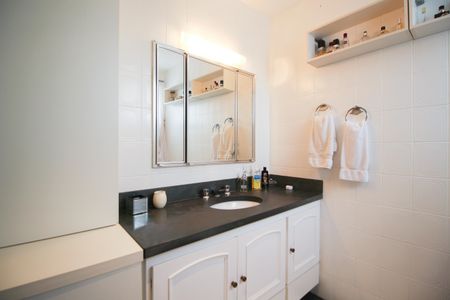 Apartamento à venda com 375m², 3 quartos e 3 vagasBanheiro da Suíte 2