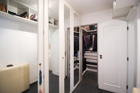 Apartamento à venda com 375m², 3 quartos e 3 vagasCloset da Suíte 2 