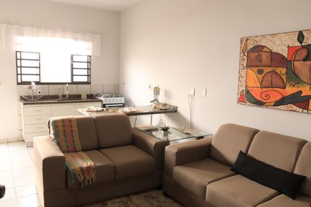 Sala e Cozinha de casa para alugar com 1 quarto, 34m² em Vila Jardim São Judas Tadeu, Goiânia