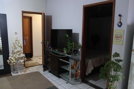 Sala e Cozinha de casa para alugar com 1 quarto, 34m² em Vila Jardim São Judas Tadeu, Goiânia
