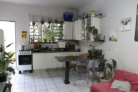 Sala e Cozinha de casa para alugar com 1 quarto, 34m² em Vila Jardim São Judas Tadeu, Goiânia