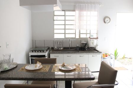 Sala e Cozinha de casa para alugar com 1 quarto, 34m² em Vila Jardim São Judas Tadeu, Goiânia