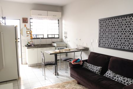 Sala e Cozinha de casa para alugar com 1 quarto, 34m² em Vila Jardim São Judas Tadeu, Goiânia