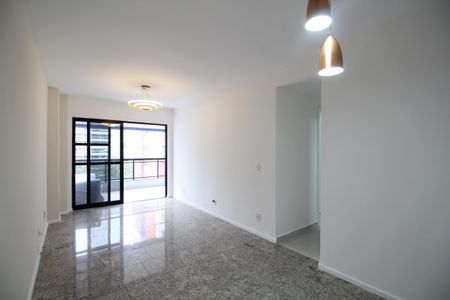 Sala de apartamento para alugar com 2 quartos, 81m² em Barra da Tijuca, Rio de Janeiro