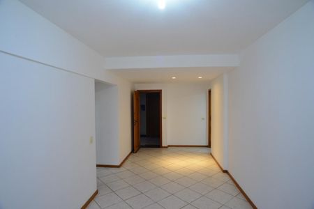 Sala de apartamento para alugar com 1 quarto, 57m² em Barra da Tijuca, Rio de Janeiro
