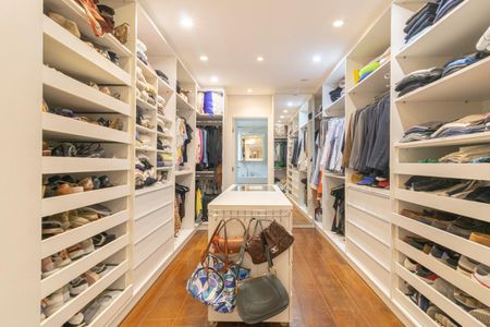 Apartamento à venda com 142m², 2 quartos e 4 vagasCloset da Suíte 1