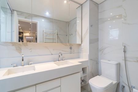 Apartamento à venda com 142m², 2 quartos e 4 vagasBanheiro da Suíte 1