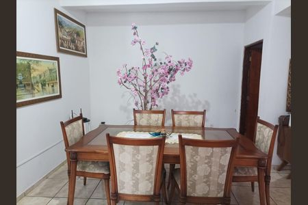 Casa à venda com 300m², 5 quartos e 1 vaga Casa à venda com 300m², 5 quartos e 1 vagaSala de jantar