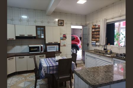 Casa à venda com 300m², 5 quartos e 1 vaga Casa à venda com 300m², 5 quartos e 1 vagaCozinha