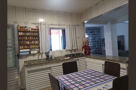 Casa à venda com 300m², 5 quartos e 1 vaga Casa à venda com 300m², 5 quartos e 1 vagaCozinha