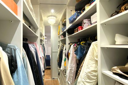 Apartamento à venda com 128m², 3 quartos e 1 vagaCloset da suíte 1