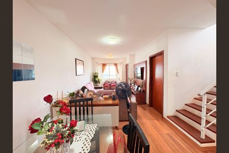 Casa à venda com 200m², 4 quartos e 4 vagasSala