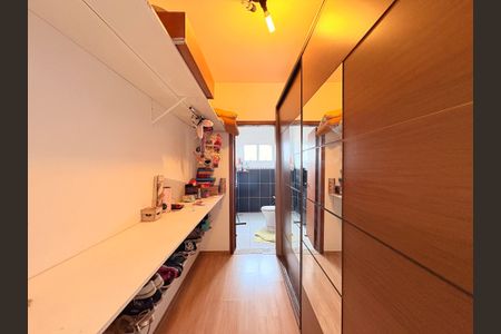 Casa à venda com 200m², 4 quartos e 4 vagasSuíte 1 - Closet