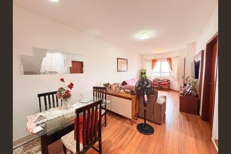 Casa à venda com 200m², 4 quartos e 4 vagasSala