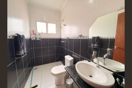 Casa à venda com 200m², 4 quartos e 4 vagasBanheiro da Suíte