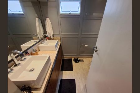 Apartamento à venda com 117m², 4 quartos e 3 vagas Apartamento à venda com 117m², 4 quartos e 3 vagasBanheiro da suíte 1