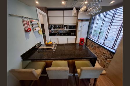 Apartamento à venda com 117m², 4 quartos e 3 vagas Apartamento à venda com 117m², 4 quartos e 3 vagasCozinha