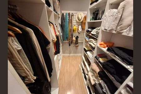 Apartamento à venda com 117m², 4 quartos e 3 vagas Apartamento à venda com 117m², 4 quartos e 3 vagasCloset