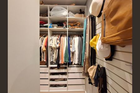 Apartamento à venda com 117m², 4 quartos e 3 vagas Apartamento à venda com 117m², 4 quartos e 3 vagasCloset