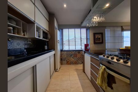 Apartamento à venda com 117m², 4 quartos e 3 vagas Apartamento à venda com 117m², 4 quartos e 3 vagasCozinha