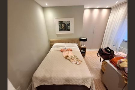 Apartamento à venda com 117m², 4 quartos e 3 vagas Apartamento à venda com 117m², 4 quartos e 3 vagasSuíte 2