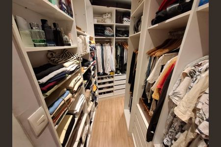 Apartamento à venda com 117m², 4 quartos e 3 vagas Apartamento à venda com 117m², 4 quartos e 3 vagasCloset