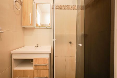 Banheiro de kitnet/studio à venda com 1 quarto, 23m² em Floresta, Porto Alegre