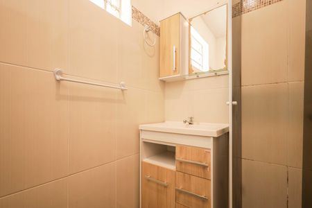 Banheiro de kitnet/studio à venda com 1 quarto, 23m² em Floresta, Porto Alegre